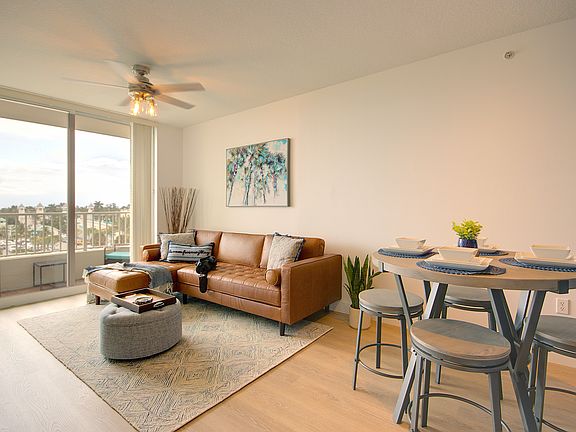 4th image of 100 NE 6th St Unit 504