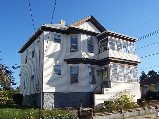 2nd image of 258 Bowen St