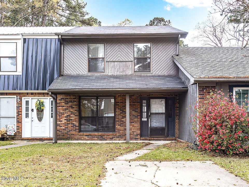 1st image of 211 Bracken Place