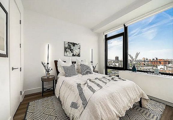 3rd image of 224 E 135th St #1707S