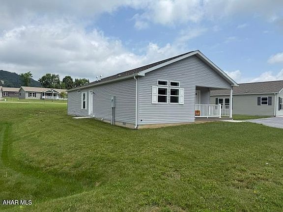 3rd image of 1047 Oak Terrace Dr