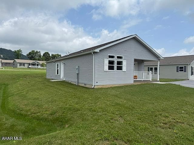 Listing photo 3