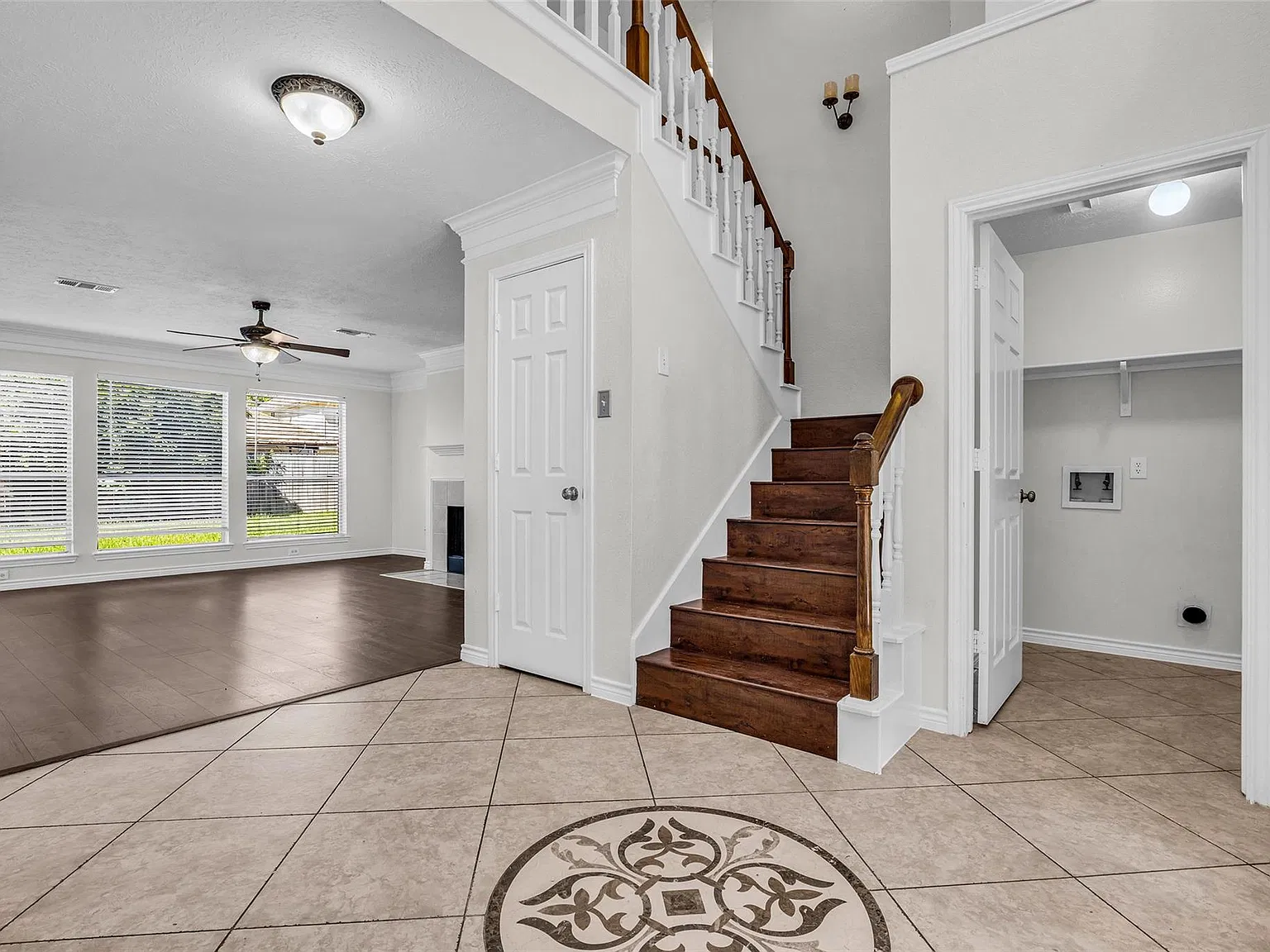 5 bed, 3.5 bath, 2812 sqft, $2,350 — Photo 4
