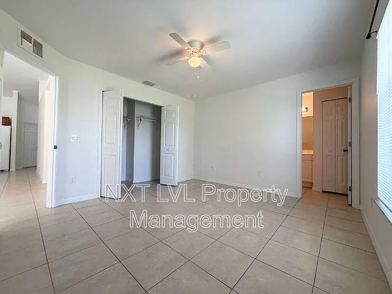 842 SW 39th Ter — Photo 13