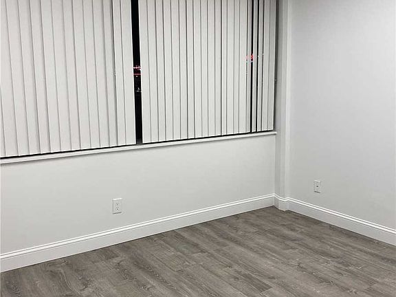4th image of 501 S Broadway
