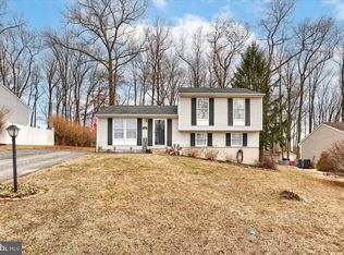 10 Cedar Ln, Stewartstown, PA 17363