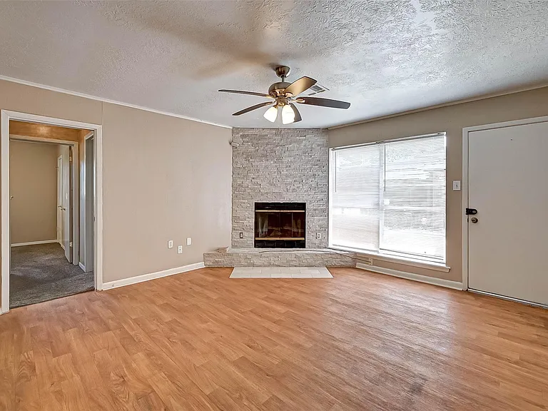 4739 Parkland St — Photo 9
