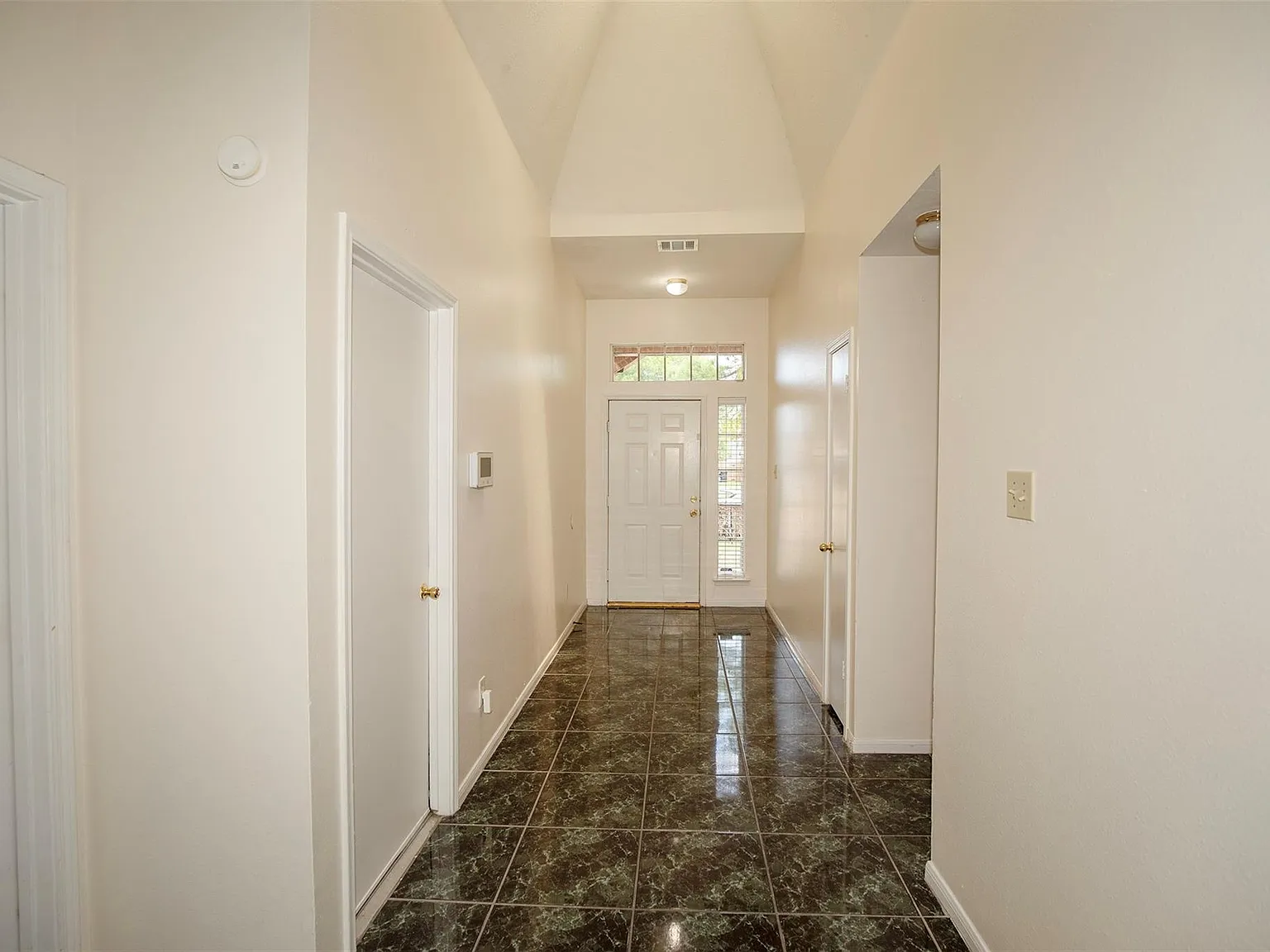 4 bed, 2.5 bath, 1861 sqft, $2,500 — Photo 3