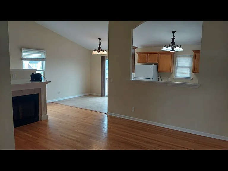 Penny Ln — Photo 1