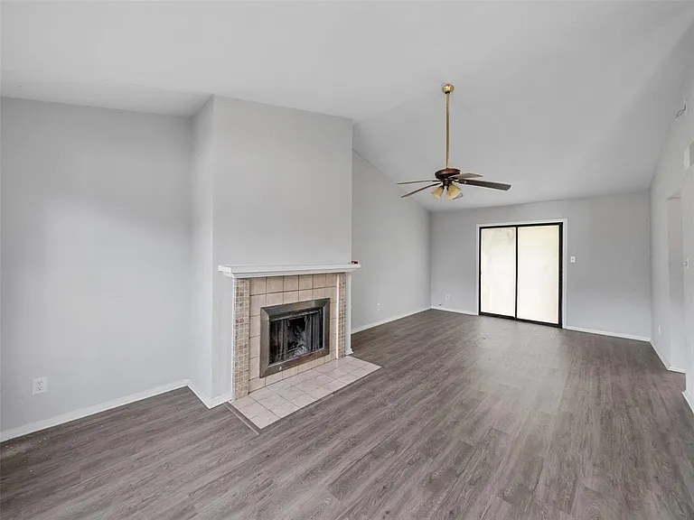 28 Brewster Ct — Photo 4