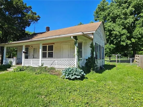 506 S Olive St, Holden, MO 64040