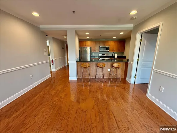 70 Adams St APT 4A, Hoboken, NJ 07030