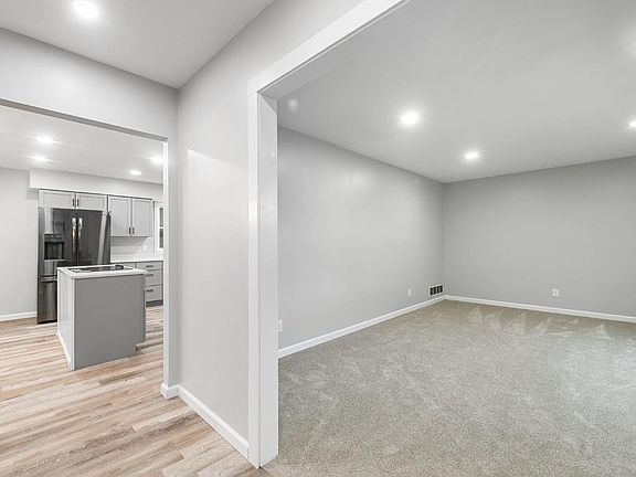 5th image of 23567 Mapleridge Dr