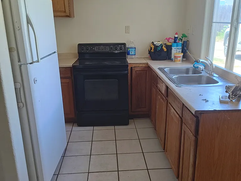 629 1/2 Romeo Ave — Photo 2