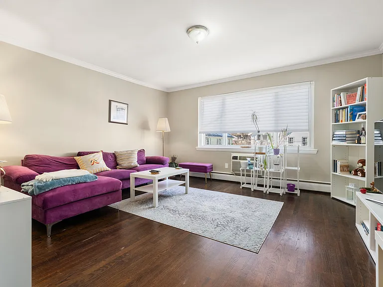 71 Oxford Ave #8 — Photo 1