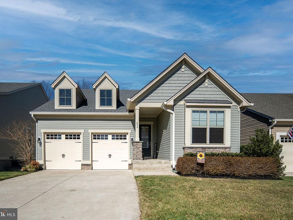 1st image of 652 Crab Apple Dr