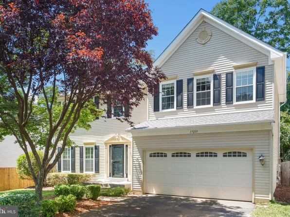 17237 Pickwick Dr, Purcellville, VA 20132