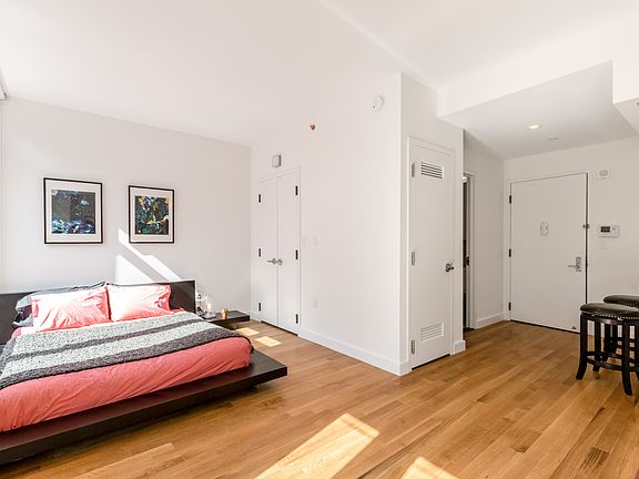 5th image of 501 E 74th St #5F