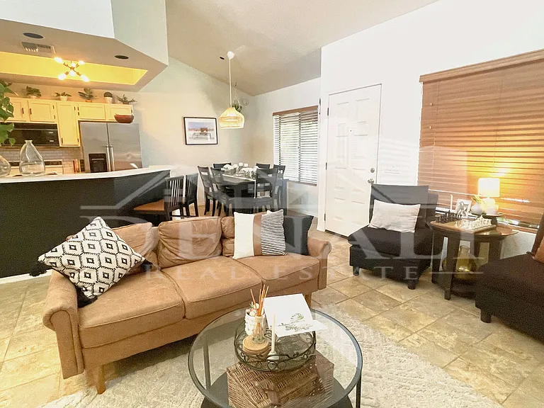 1017 E Maryland Ave #218 — Photo 12