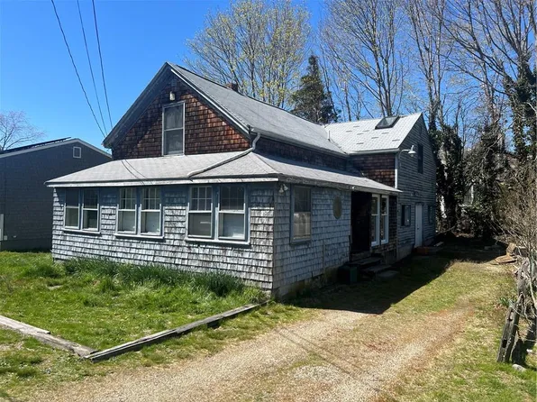 52 Lakeville Ave, Portsmouth, RI 02871