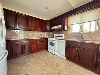 Rented by NY Space Finders Inc.