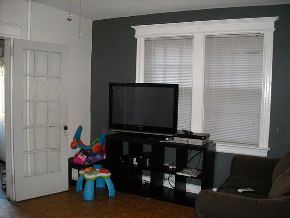 3rd image of 108 Abbott St