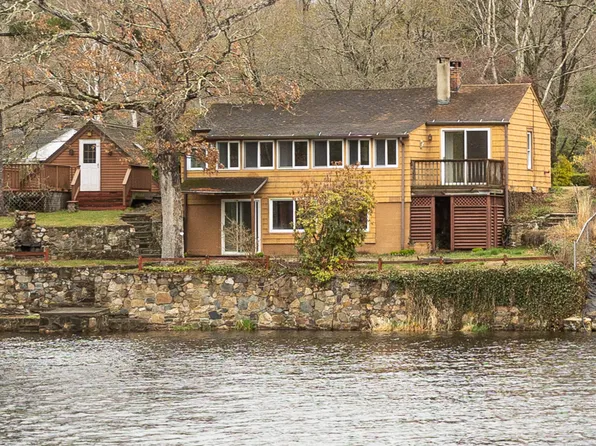 24 Echo Point Road, Guilford, CT 06437