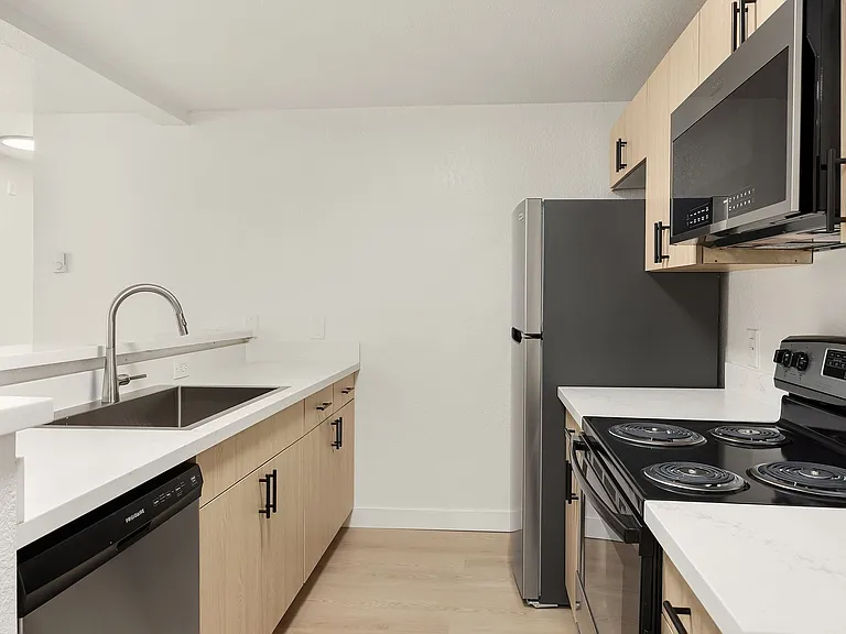 Wellington Place Apartments — Photo 42