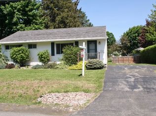203 E Patricia Ln, North Syracuse, NY 13212