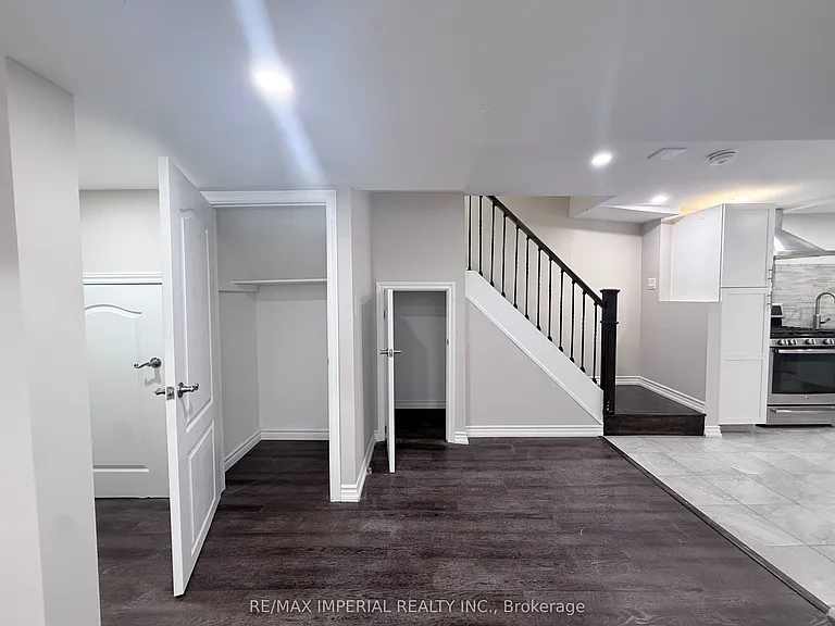 17 Deerwood Cres — Photo 23
