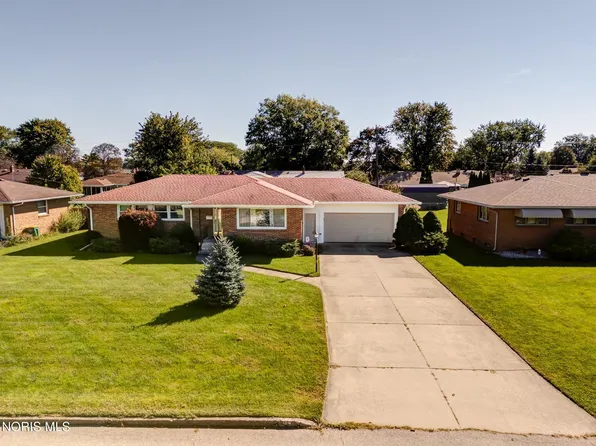 206 Meadow Ln, Walbridge, OH 43465