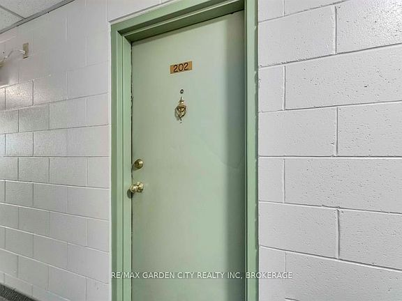 4th image of 4692 Crysler Ave #202