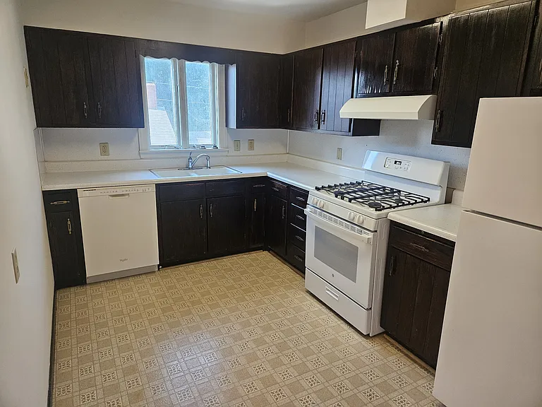 324 Spruce St — Photo 5