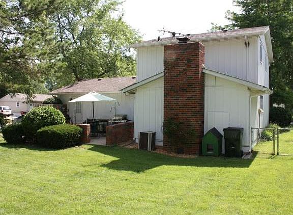 3rd image of 2024 S Calumet Dr