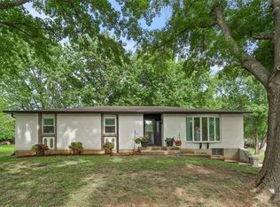 5555 Meadow Height Dr, Shawnee, KS 66226