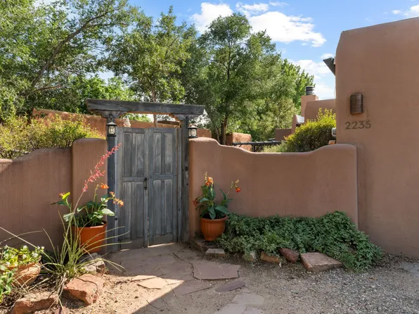 2235 Vuelta San Marcos, Santa Fe, NM 87505