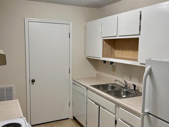 2nd image of 303 Farside Dr APT 3