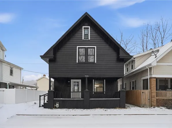 705 4th St, New Brighton, PA 15066