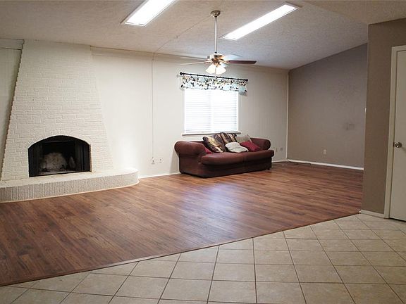 3rd image of 2115 Oleander Dr #D-25
