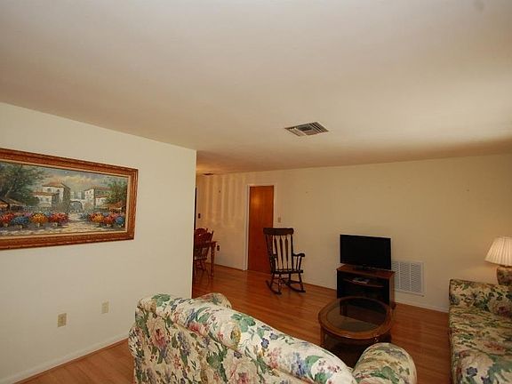 4th image of 1300 N Saturn Ave
