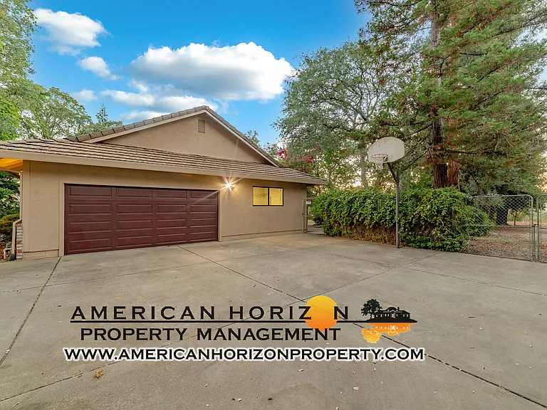 4341 Whispering Oaks Cir — Photo 6