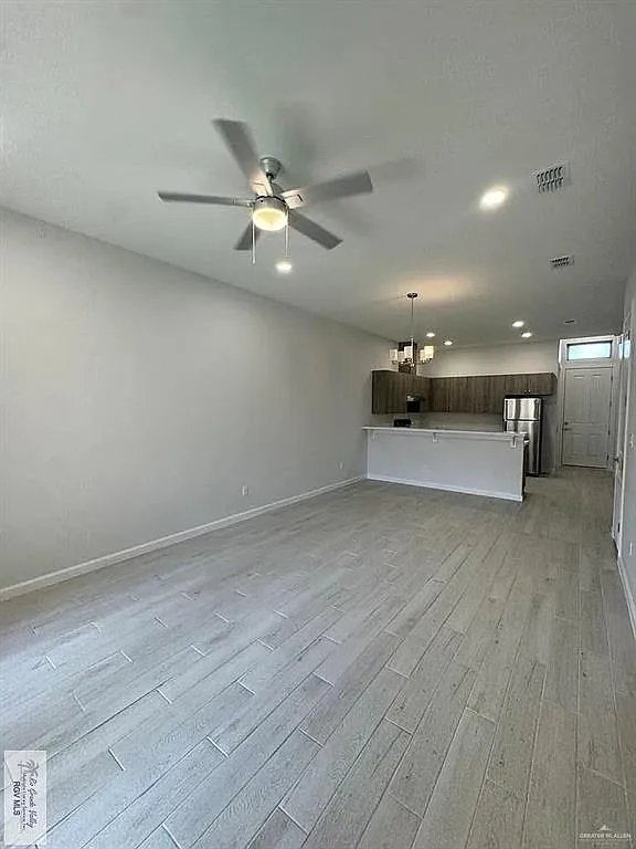3 bed, 2.0 bath, 1274 sqft, $1,600 — Photo 4