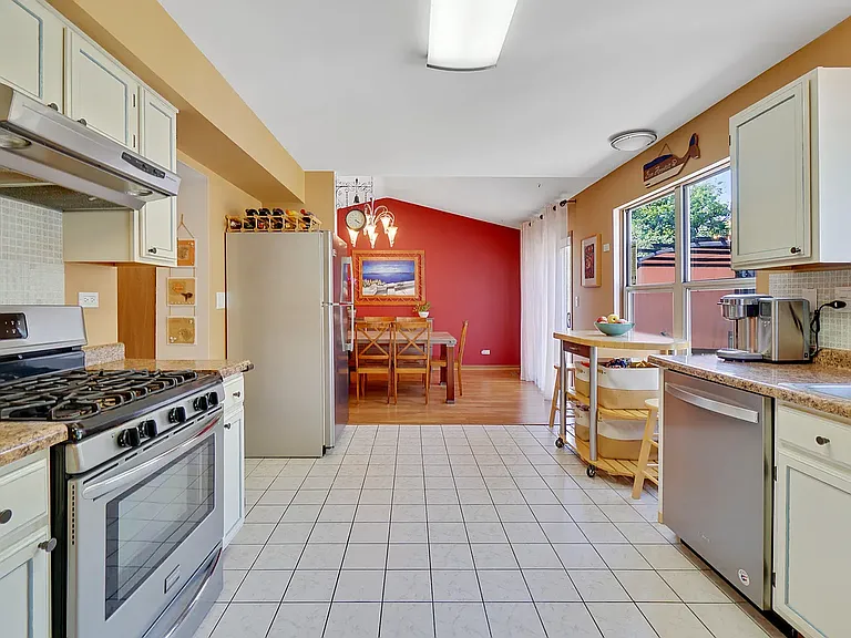 1656 Templeton Ct — Photo 8