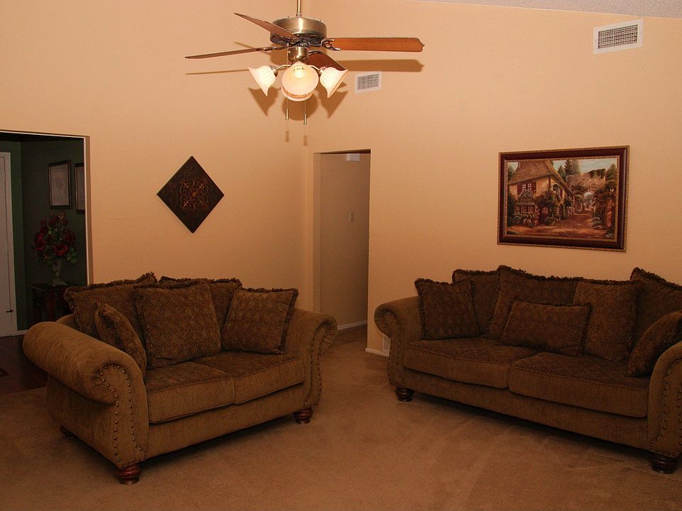 Vaulted ceilings in the family room