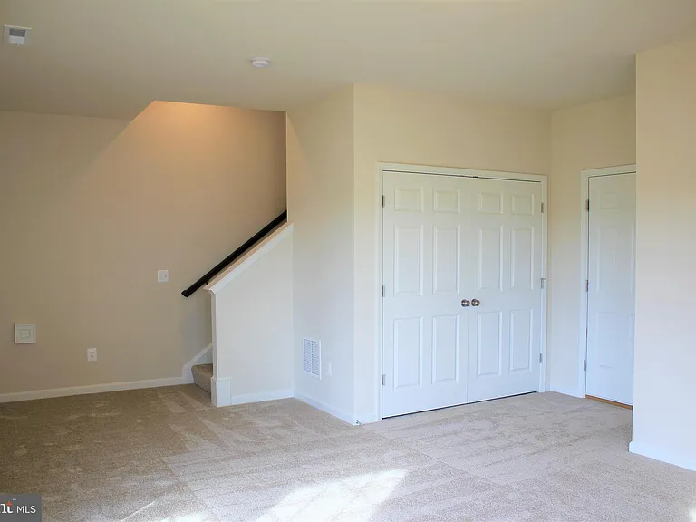 232 Parkland Dr — Photo 6