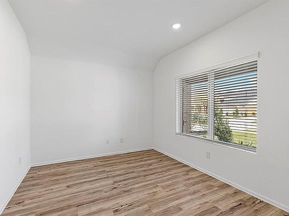 5th image of 31523 Beacon Dr
