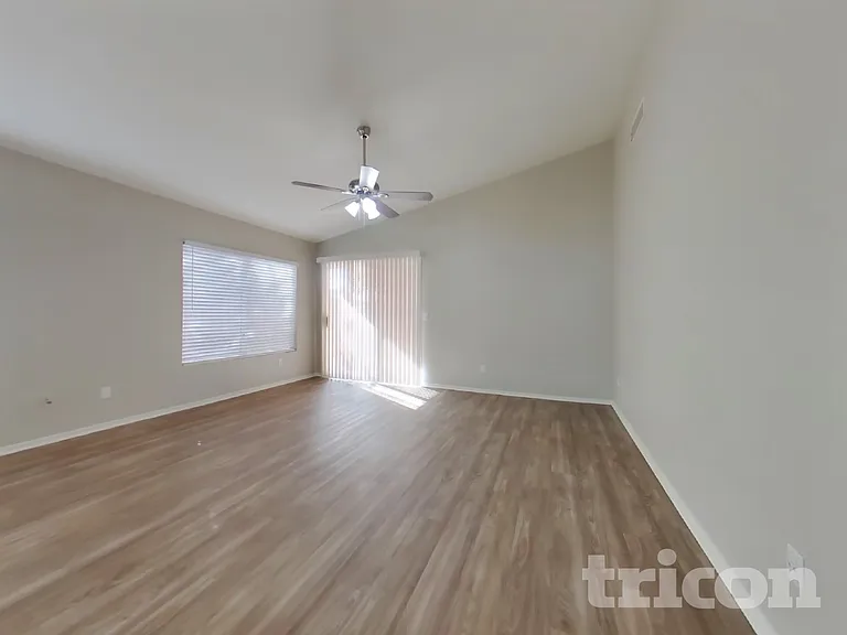 9215 W Sandra Ter — Photo 2