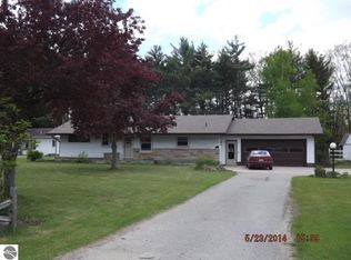 6282 E Howard City Edmore Rd, Vestaburg, MI 48891