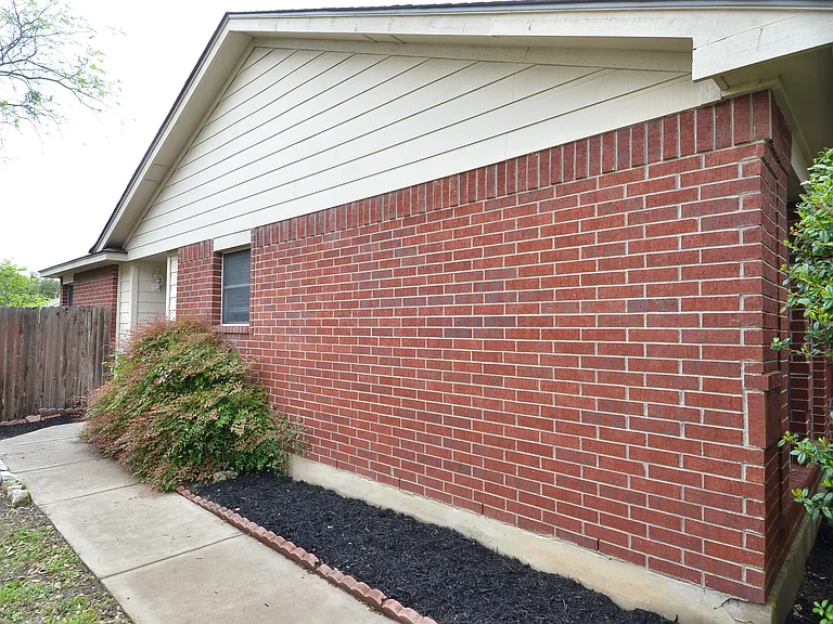 15530 Sarahs Creek Dr — Photo 2