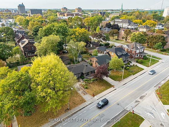 3rd image of 2437 Riverside Dr W